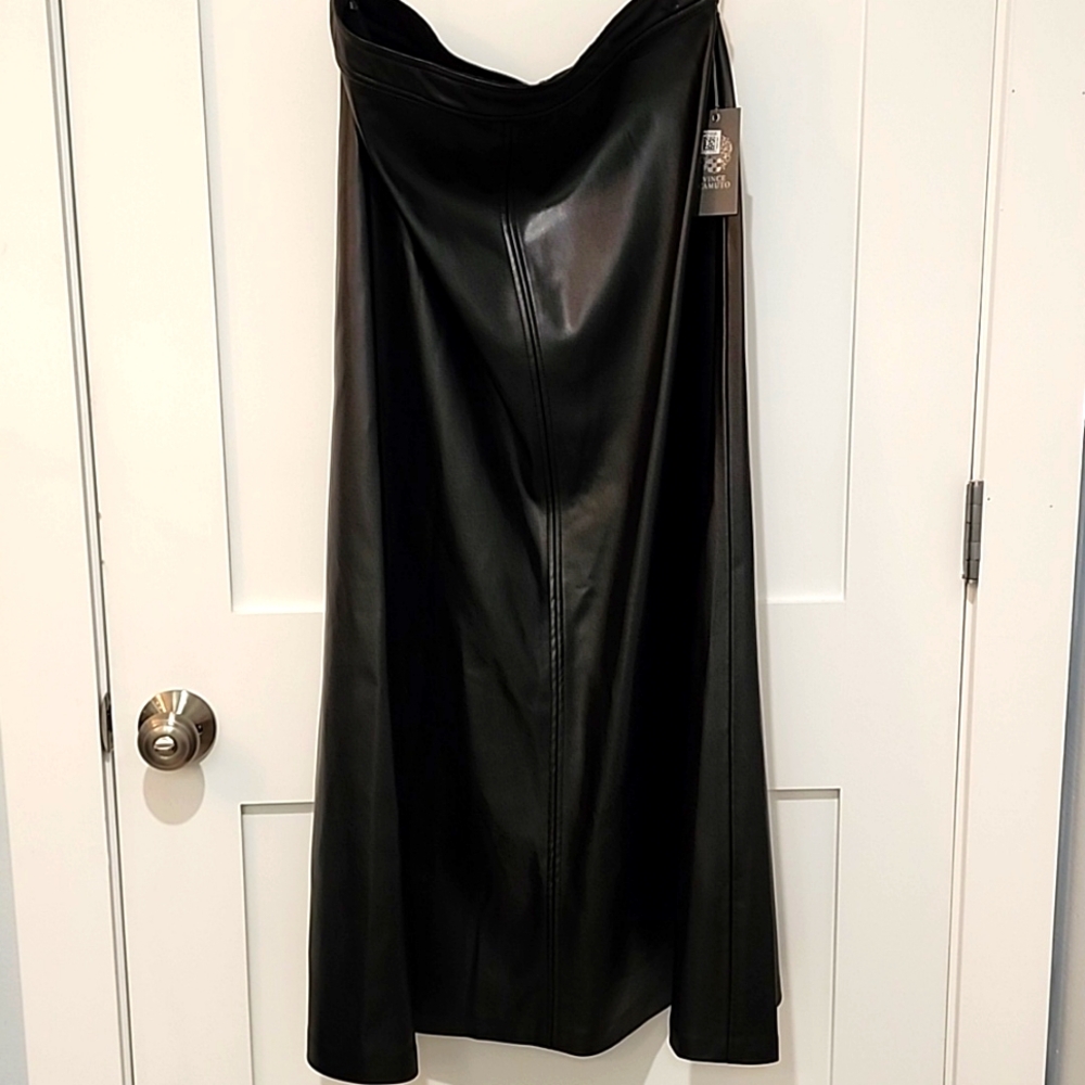 Vince Camuto Faux-Leather seamed Maxi skirt in black, size large,  newMaxi skirt